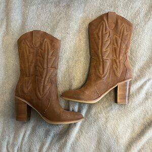 Heeled cowgirl boots
